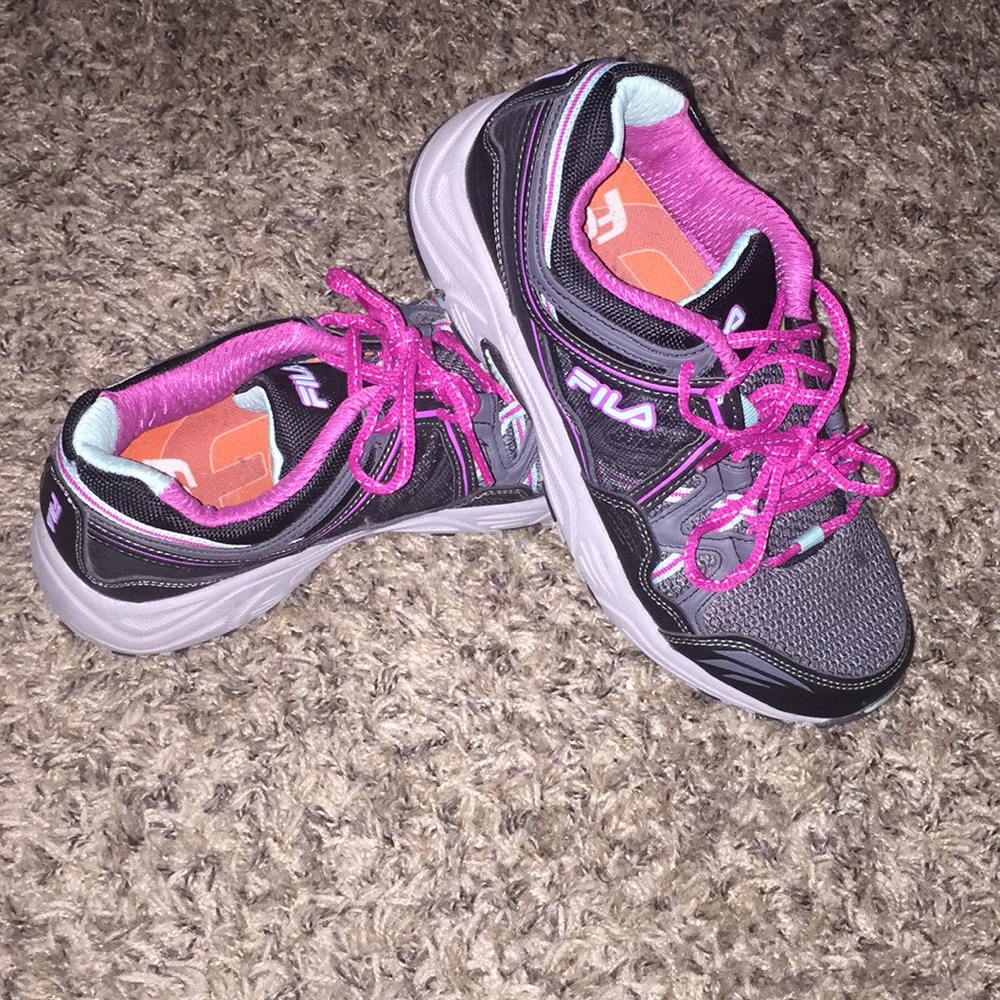 Womens sneakers MEDIUM width size 8